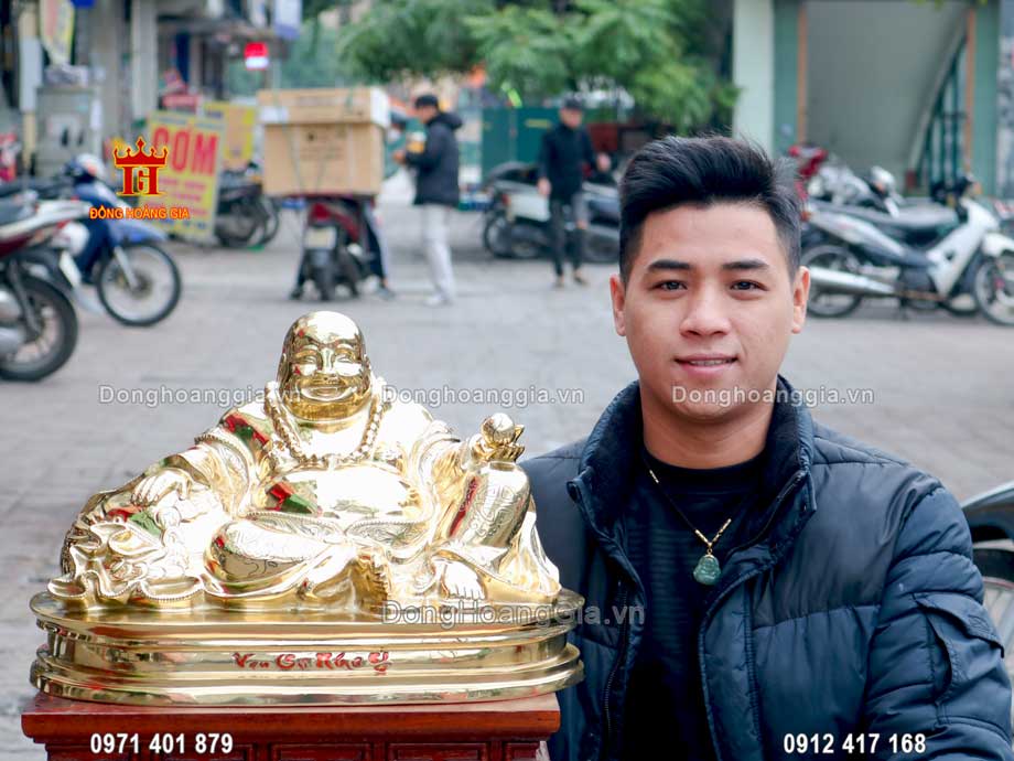 Pho tượng Phật Di Lặc bằng đồng cát tút là dòng sản phẩm tượng cao cấp